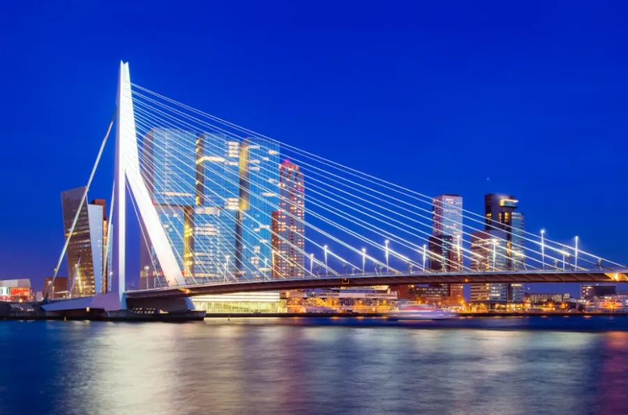 Rotterdamse haven Erasmus skyline