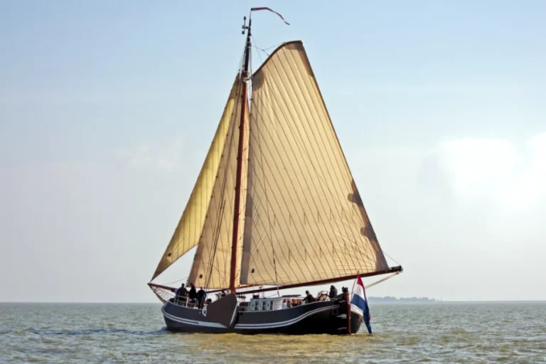 Onmisbaar zeilavontuur op het IJsselmeer